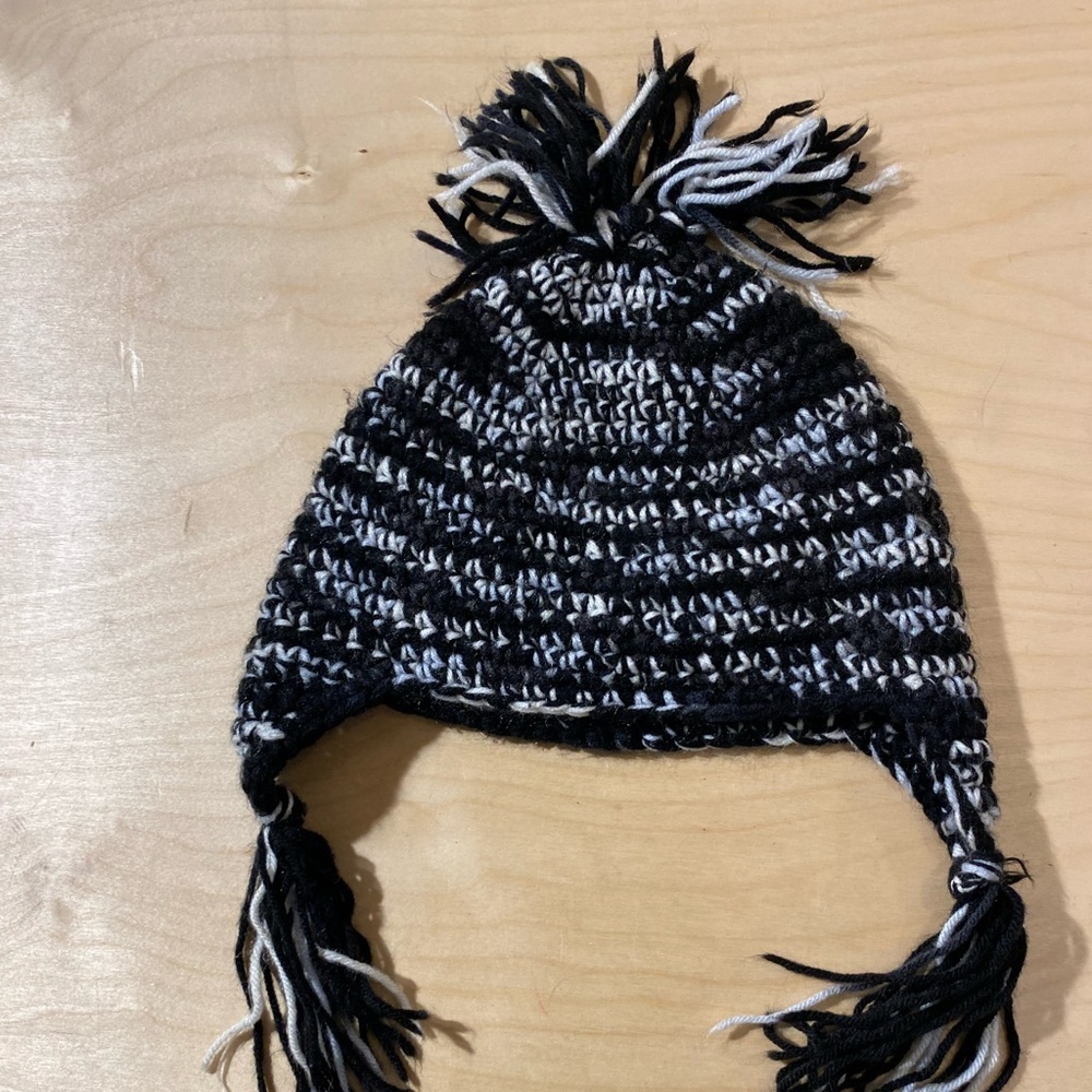 Black and White Owl Knit Hat (DH) - Picture 9 of 11